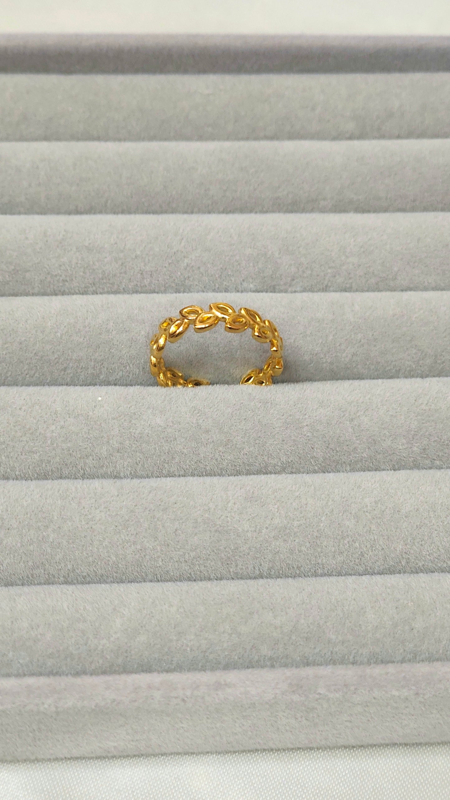 Leaf pattern anti tarnish gold plated ring