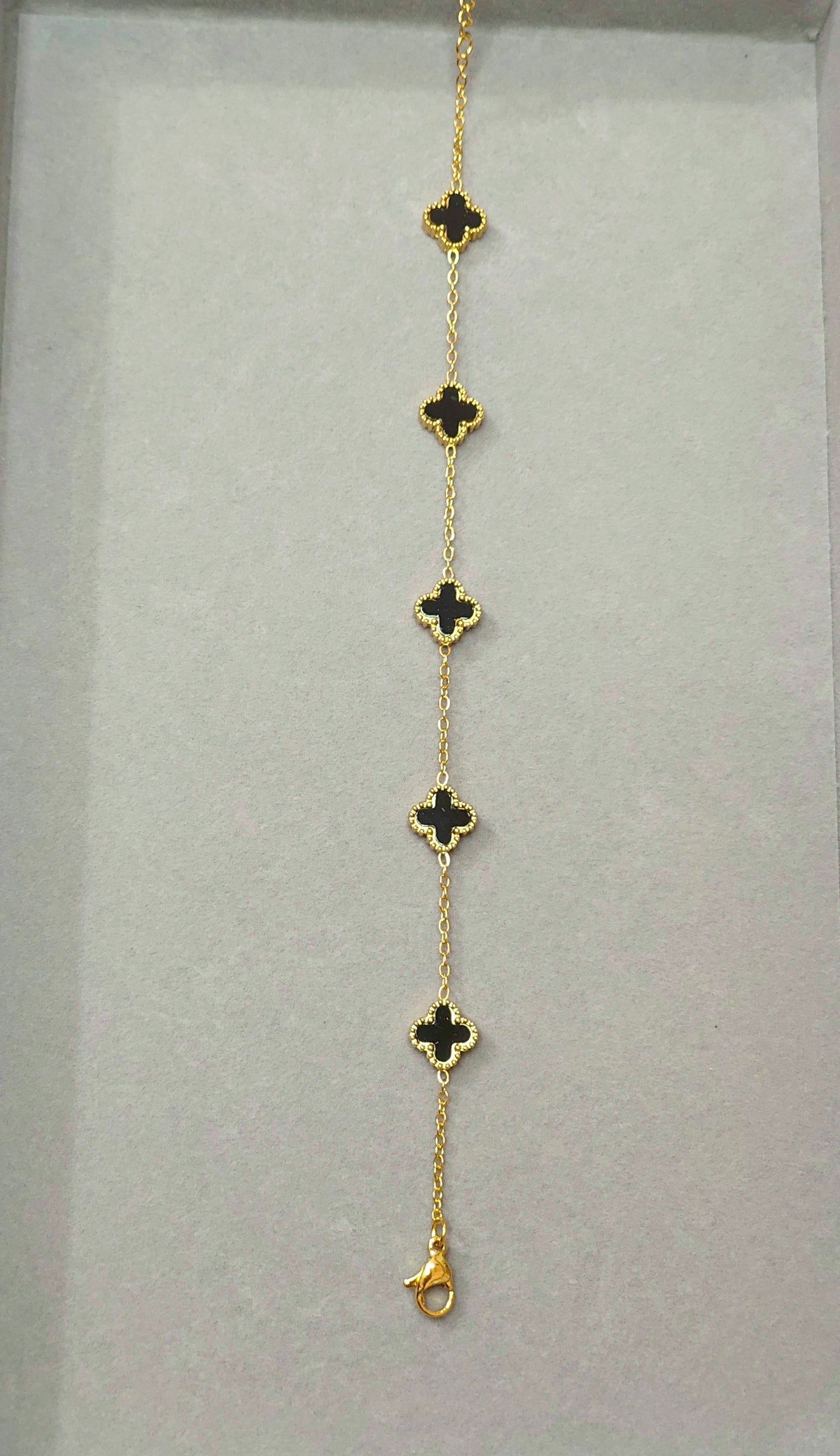 Anti-Tarnish Clover Motif Gold Bracelet | 18K Gold Plated