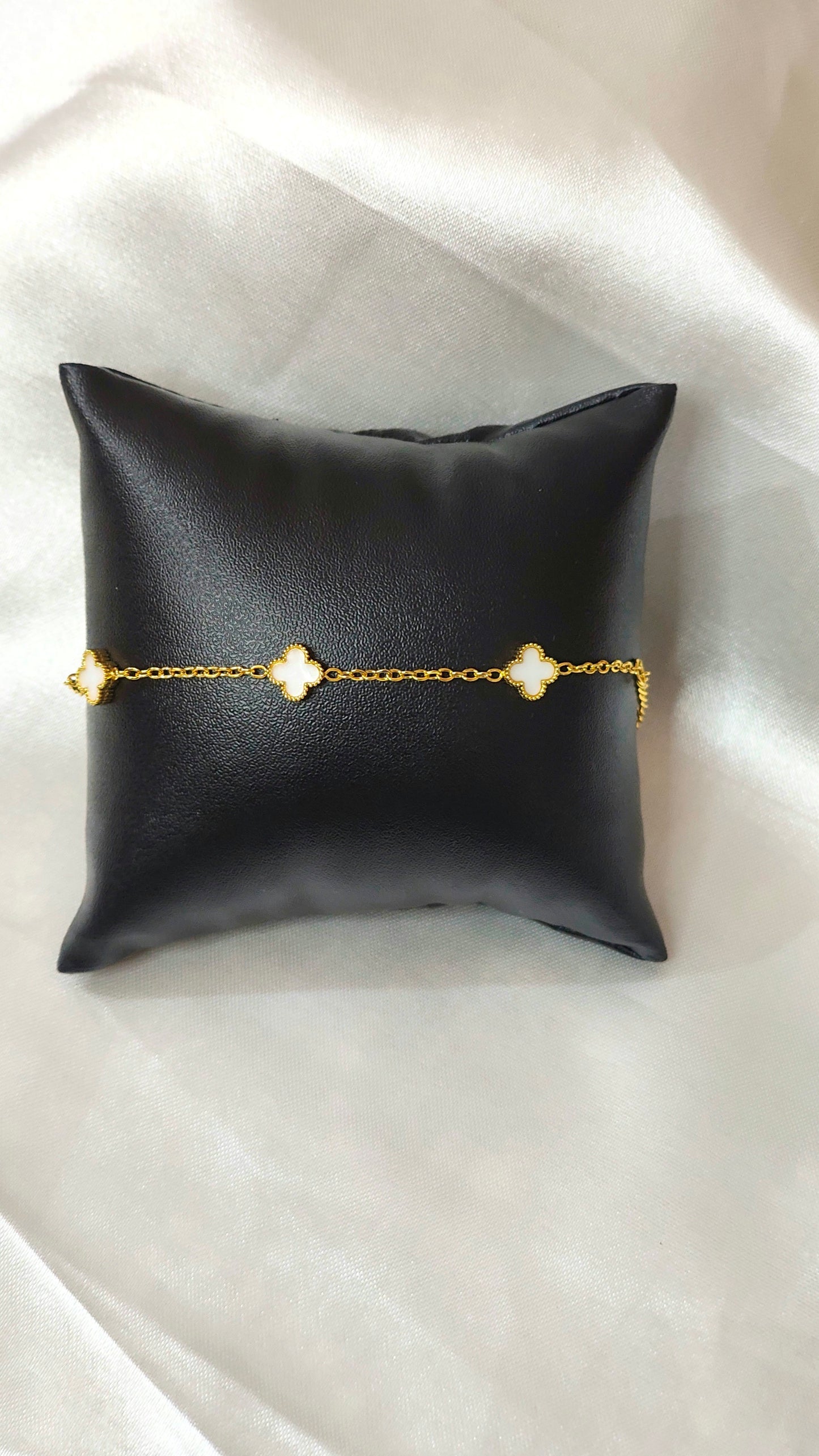 Anti-Tarnish Clover Motif Gold Bracelet | 18K Gold Plated