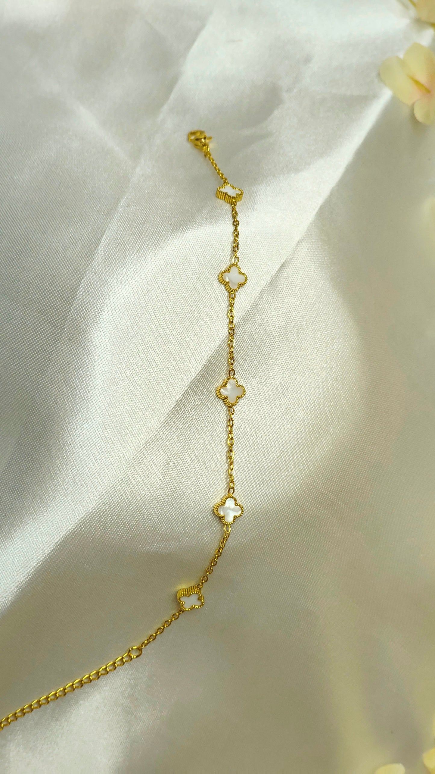 Anti-Tarnish Clover Motif Gold Bracelet | 18K Gold Plated