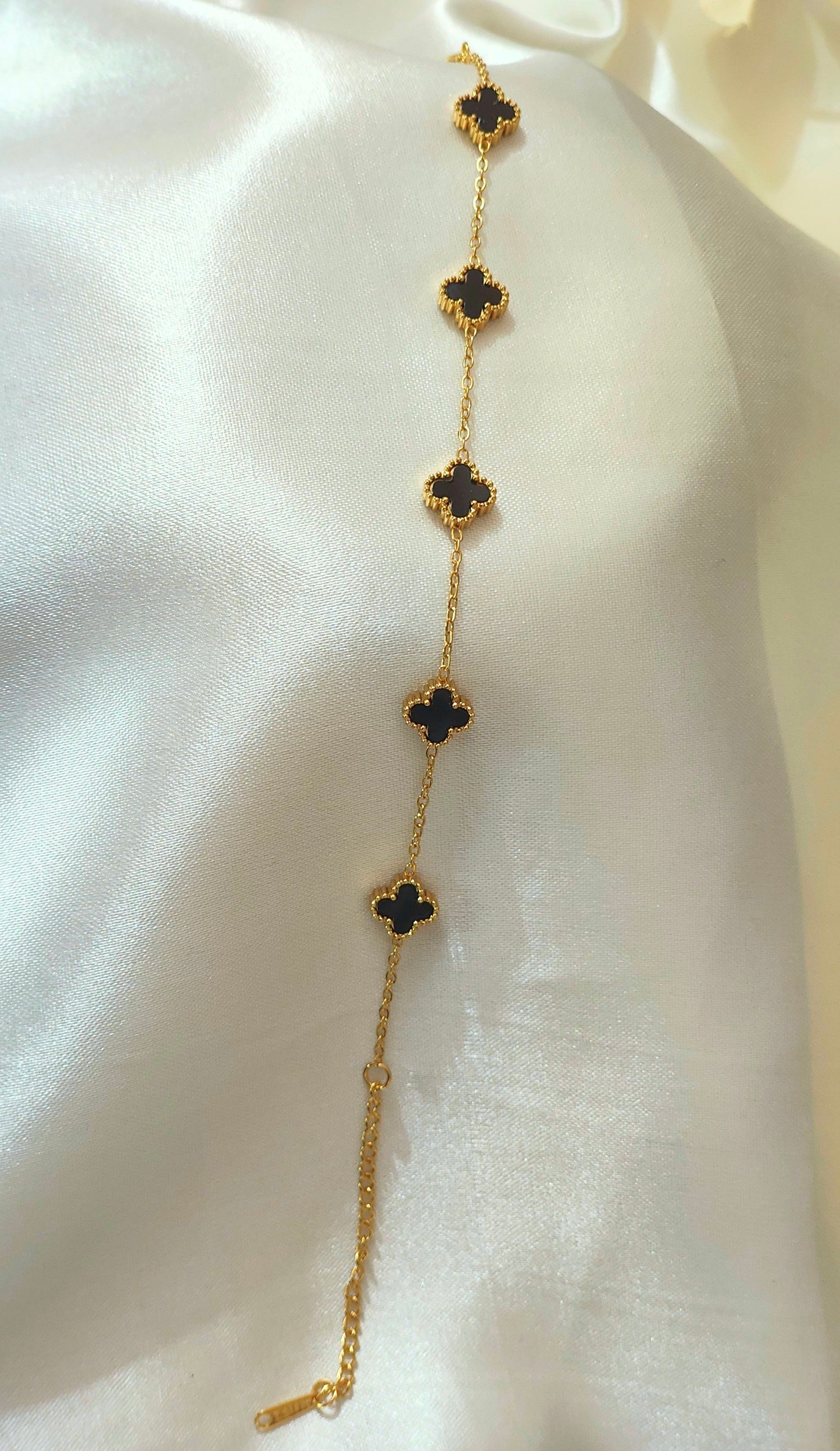Anti-Tarnish Clover Motif Gold Bracelet | 18K Gold Plated