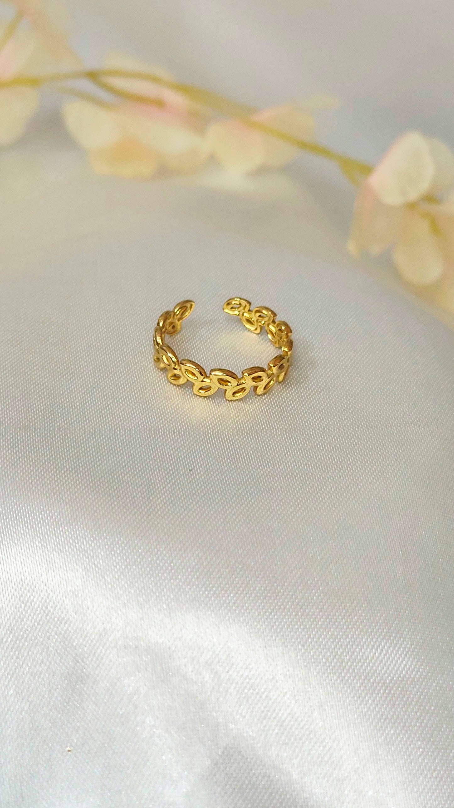 Leaf pattern anti tarnish gold plated ring