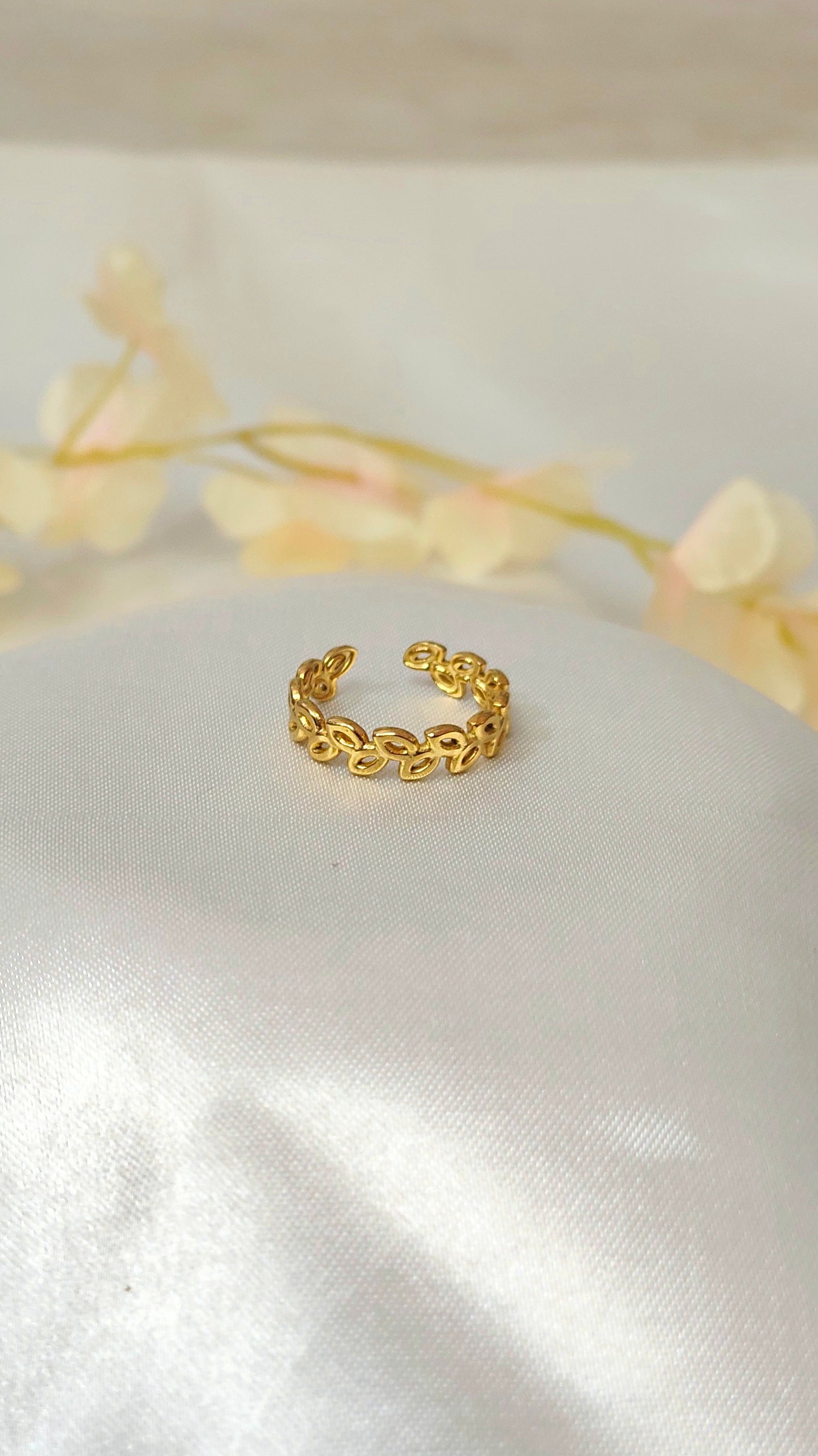 Leaf pattern anti tarnish gold plated ring