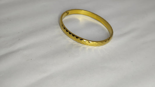 Anti-Tarnish Faceted Gold Finish Bracelet for thin wrist Braclet