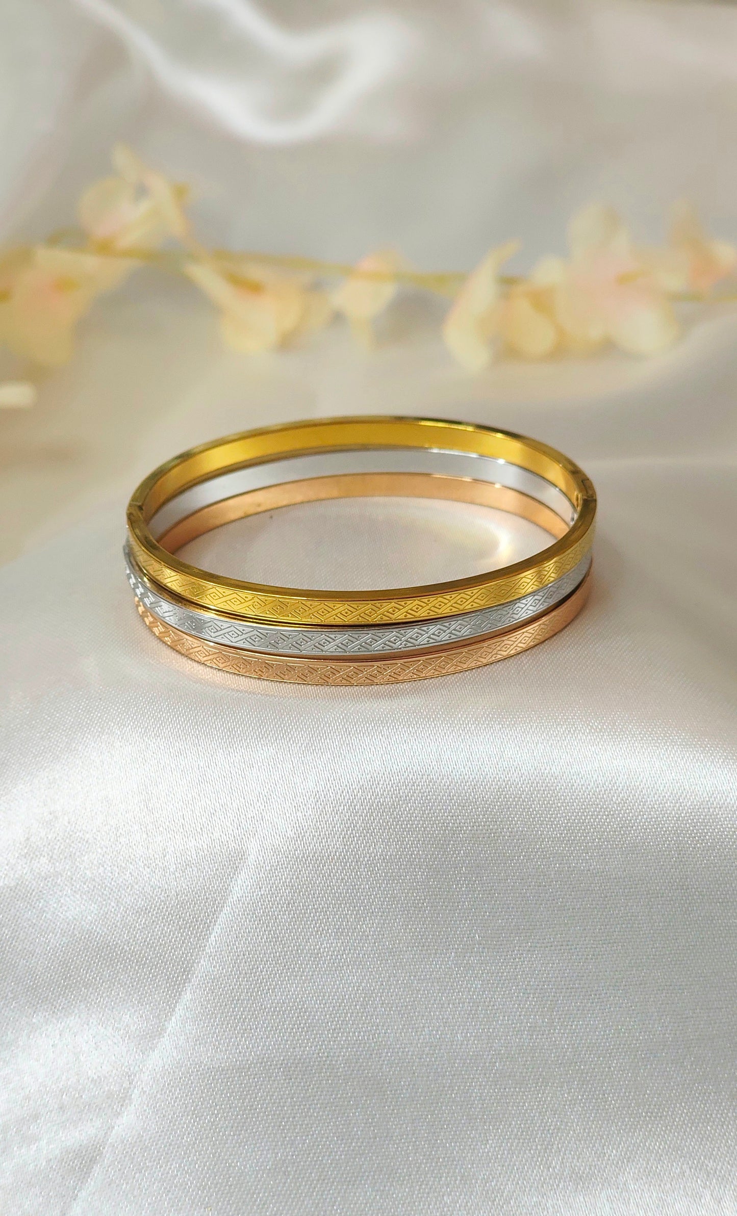 Antitarnish gold plated bracelet set (pack of three)