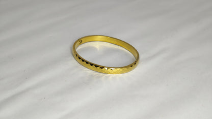 Anti-Tarnish Faceted Gold Finish Bracelet for thin wrist Braclet
