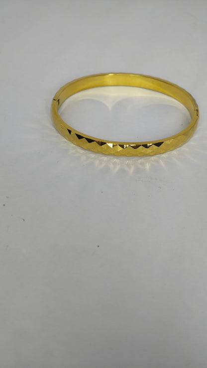 Anti-Tarnish Faceted Gold Finish Bracelet for thin wrist Braclet